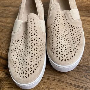Vionic Kani nude suede slip ons size 7.5